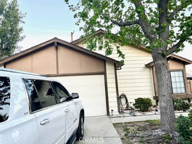 13930 Olive Grove Sylmar, CA 91342