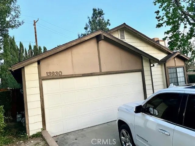 13930 Olive Grove Sylmar, CA 91342