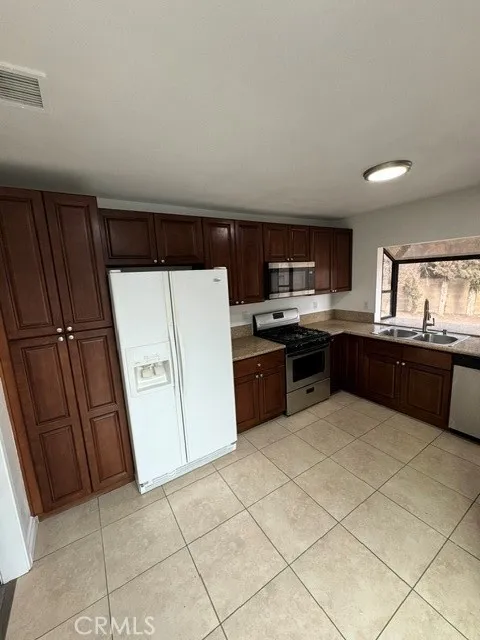 13930 Olive Grove Sylmar, CA 91342