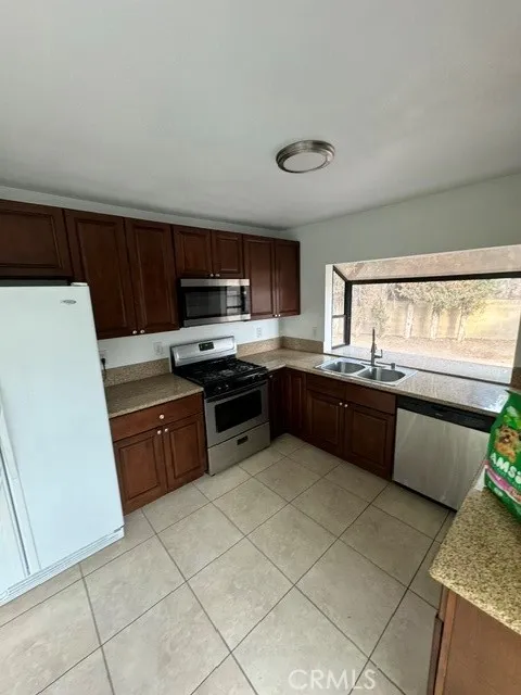 13930 Olive Grove Sylmar, CA 91342