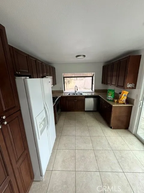 13930 Olive Grove Sylmar, CA 91342