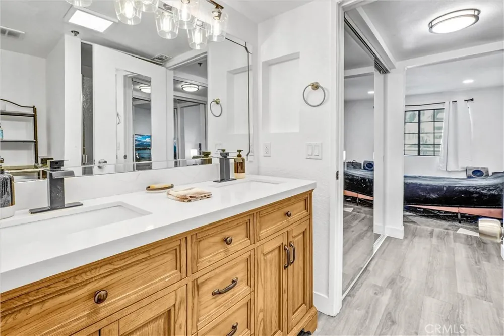 6545 Reseda Boulevard #6 Reseda, CA 91335