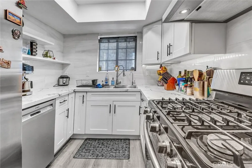 6545 Reseda Boulevard #6 Reseda, CA 91335