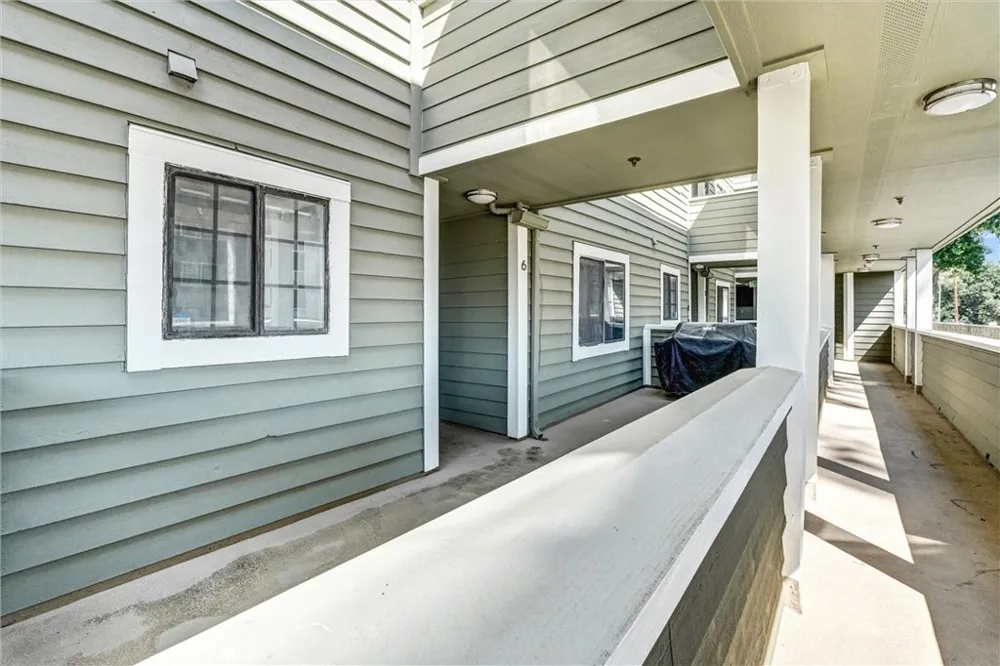6545 Reseda Boulevard #6 Reseda, CA 91335