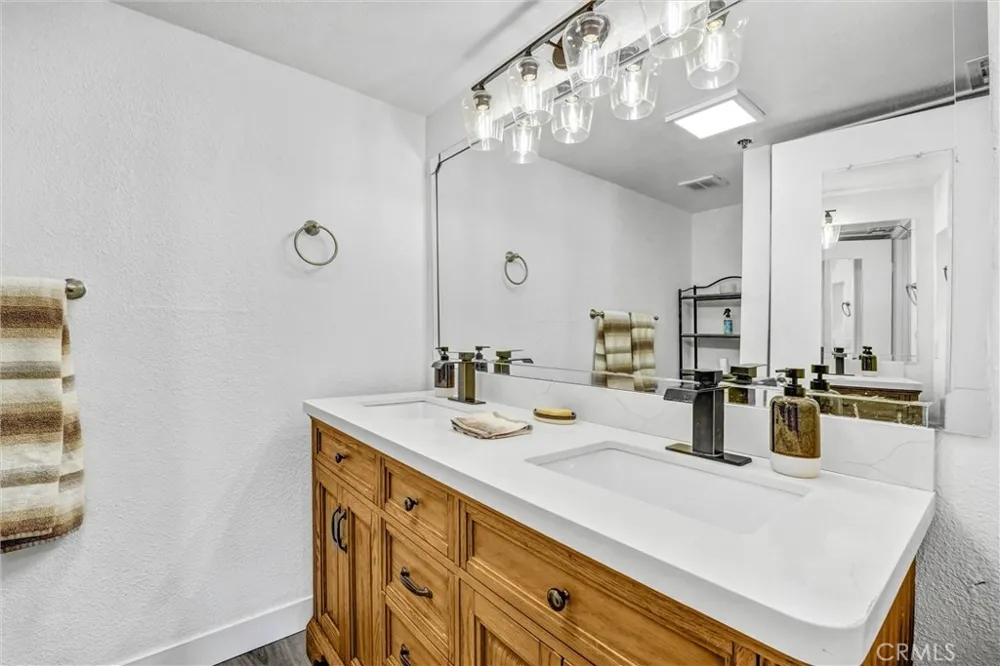 6545 Reseda Boulevard #6 Reseda, CA 91335
