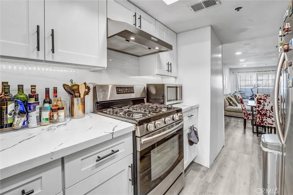 6545 Reseda Boulevard #6 Reseda, CA 91335