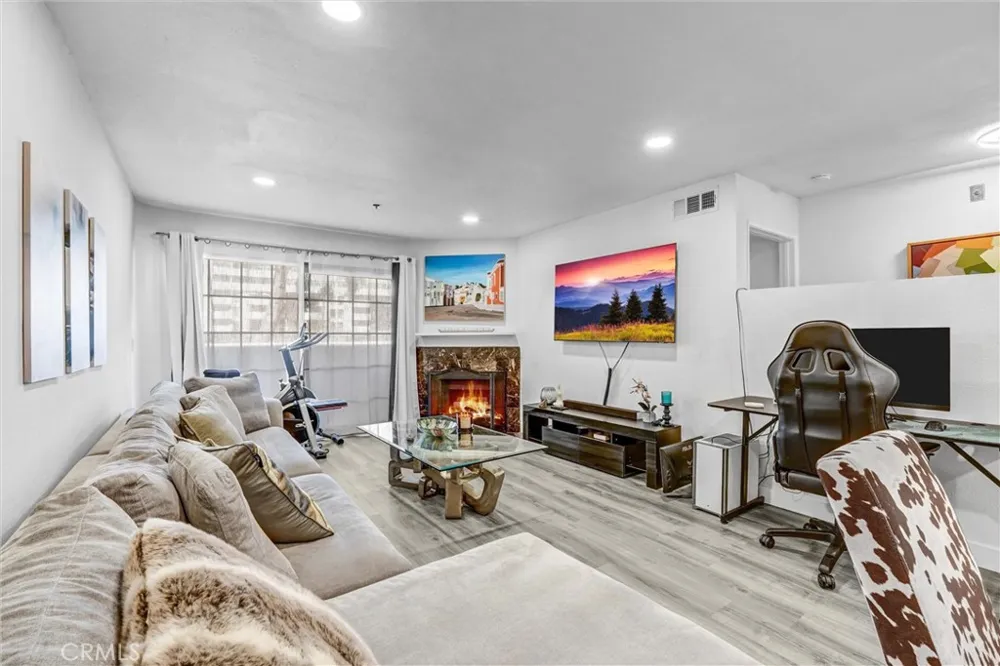 6545 Reseda Boulevard #6 Reseda, CA 91335
