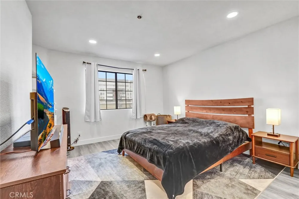 6545 Reseda Boulevard #6 Reseda, CA 91335