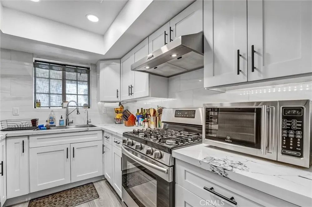 6545 Reseda Boulevard #6 Reseda, CA 91335
