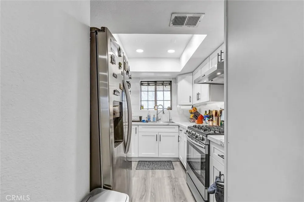 6545 Reseda Boulevard #6 Reseda, CA 91335