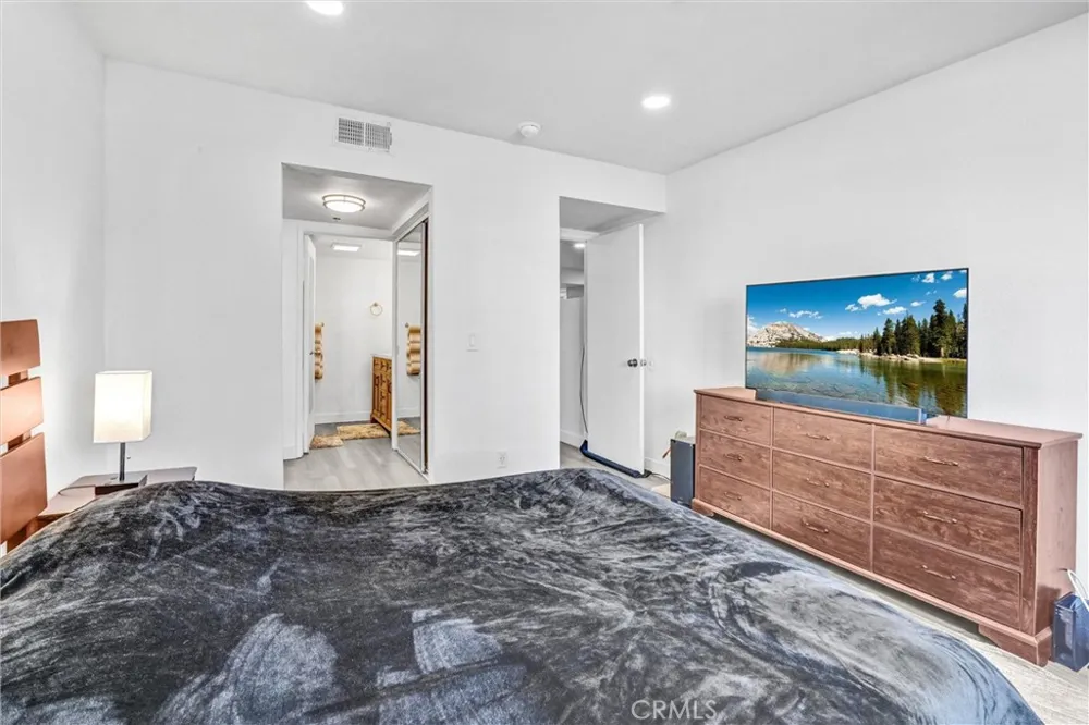 6545 Reseda Boulevard #6 Reseda, CA 91335