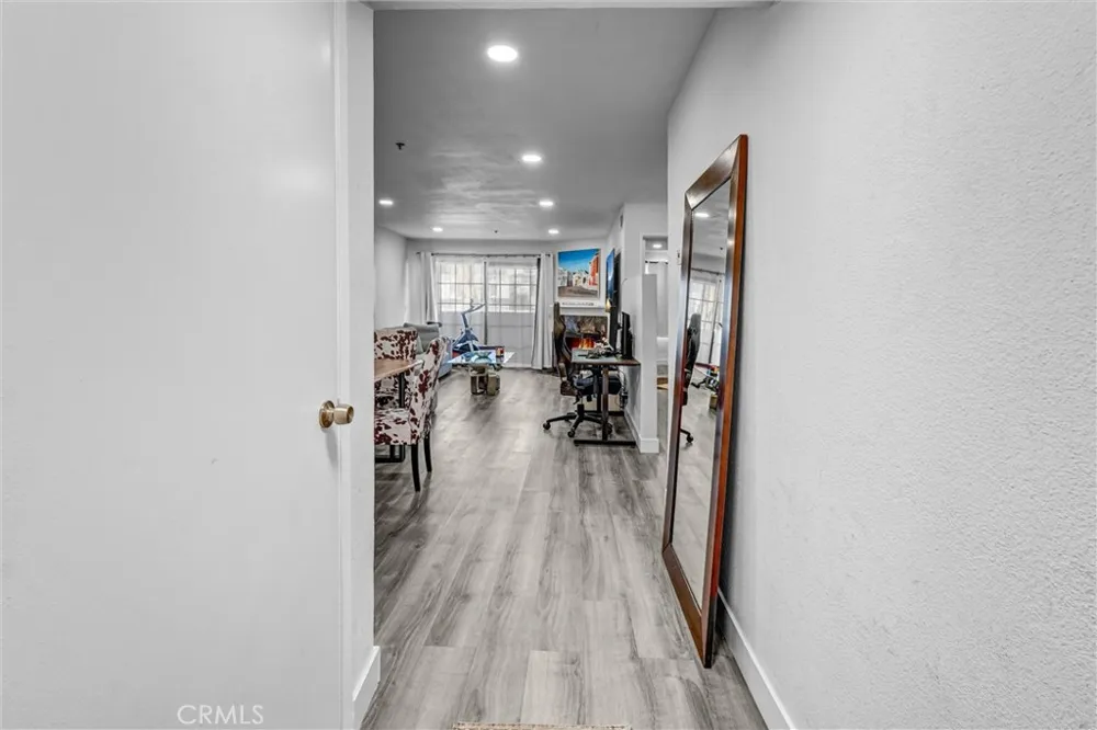 6545 Reseda Boulevard #6 Reseda, CA 91335