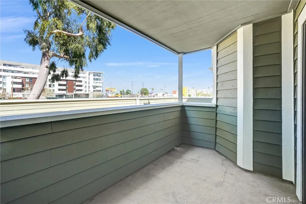 6545 Reseda Boulevard #6 Reseda, CA 91335
