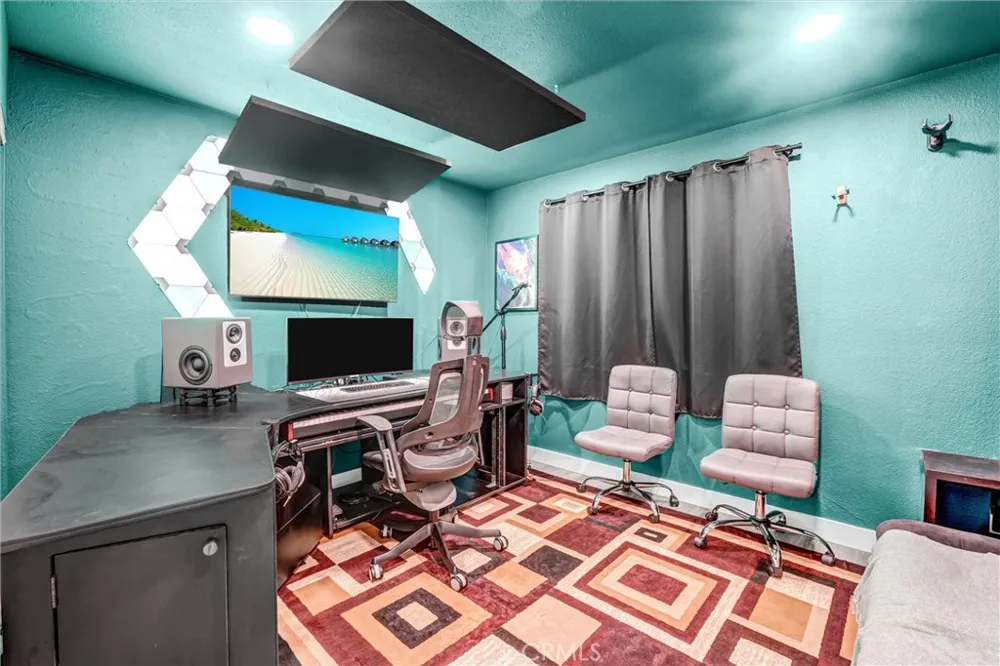 6545 Reseda Boulevard #6 Reseda, CA 91335