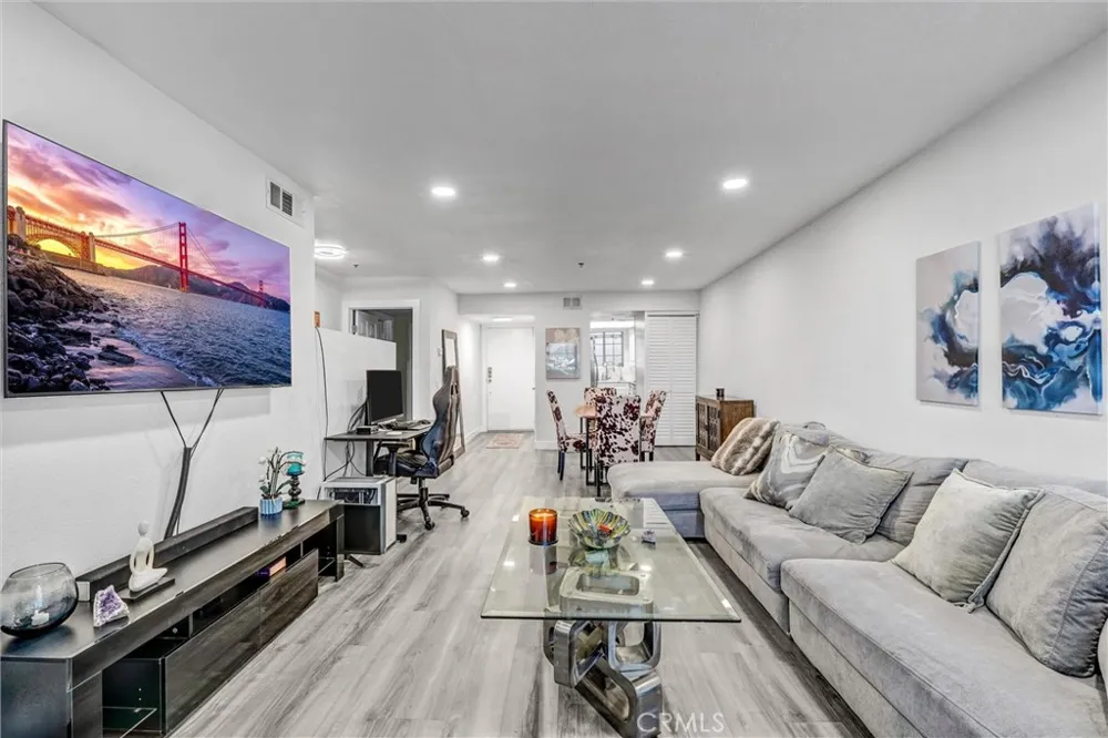6545 Reseda Boulevard #6 Reseda, CA 91335