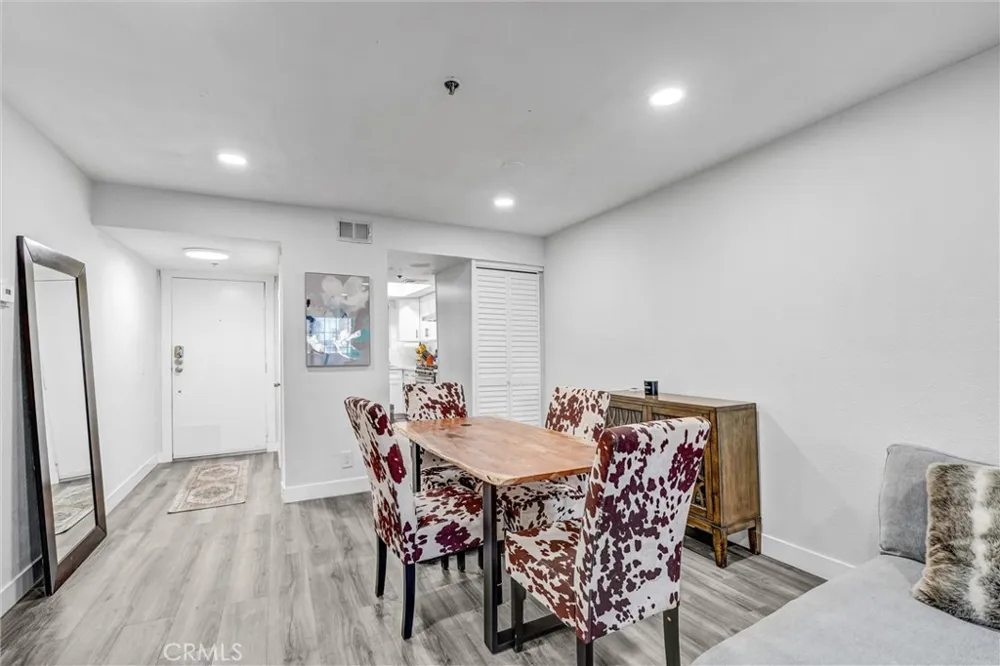 6545 Reseda Boulevard #6 Reseda, CA 91335