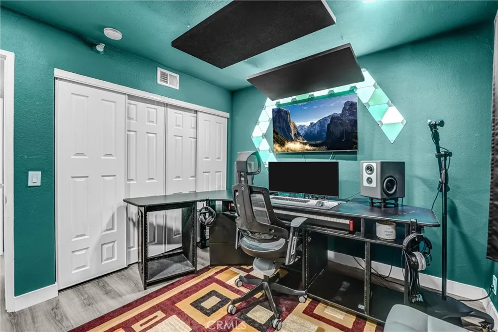 6545 Reseda Boulevard #6 Reseda, CA 91335