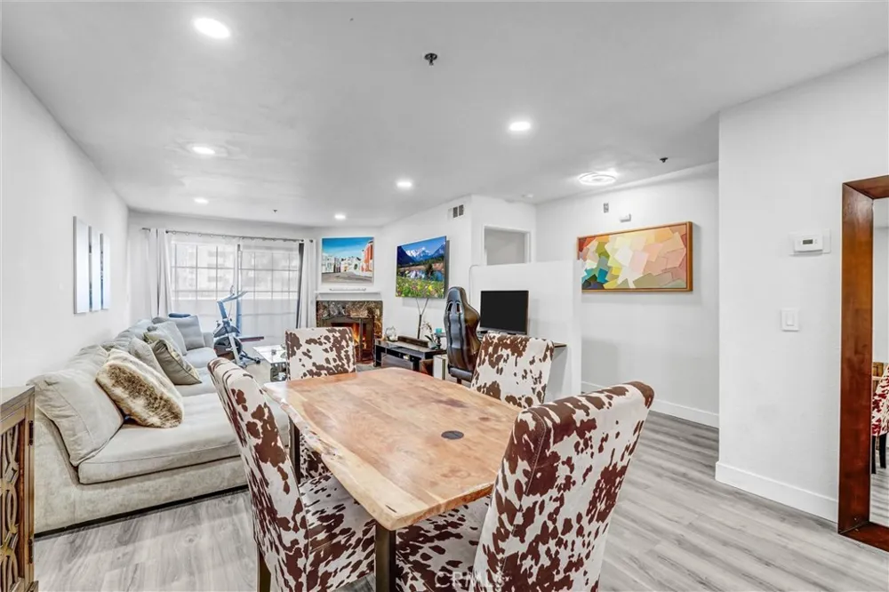6545 Reseda Boulevard #6 Reseda, CA 91335