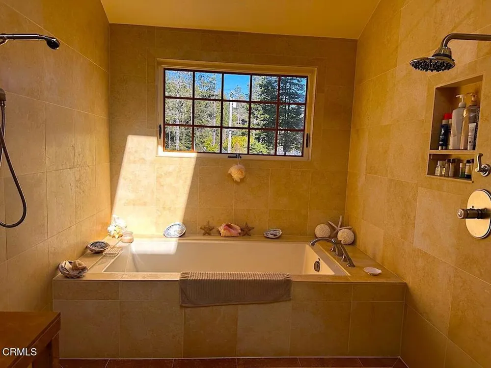 10360 Gary Lane Mendocino, CA 95460