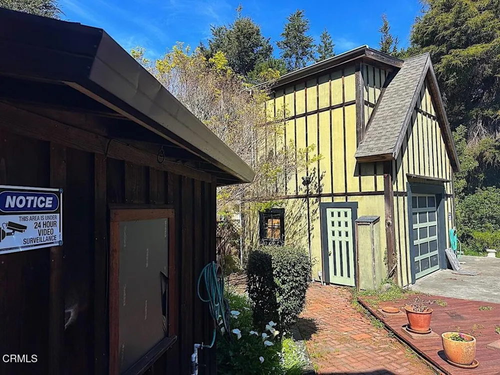 10360 Gary Lane Mendocino, CA 95460