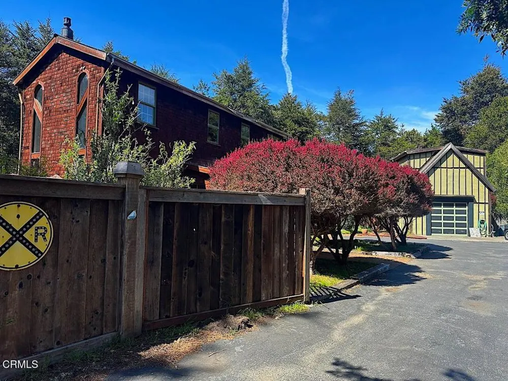 10360 Gary Lane Mendocino, CA 95460