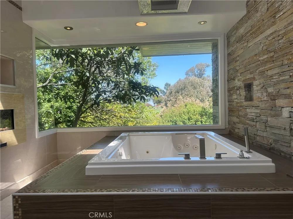 60 Crest Road E Rolling Hills, CA 90274