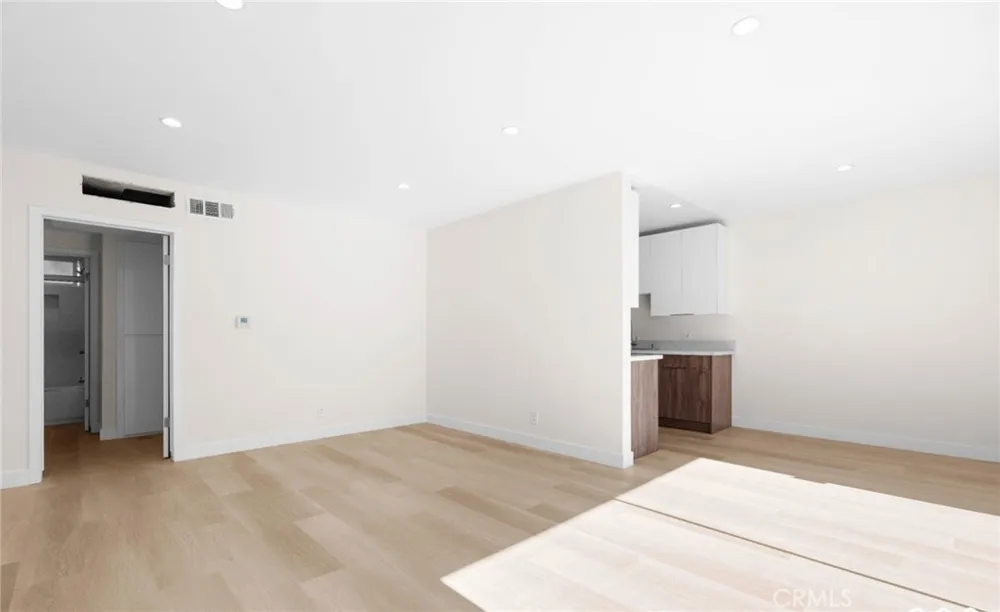 7961 Willis Avenue #18 Panorama City, CA 91402