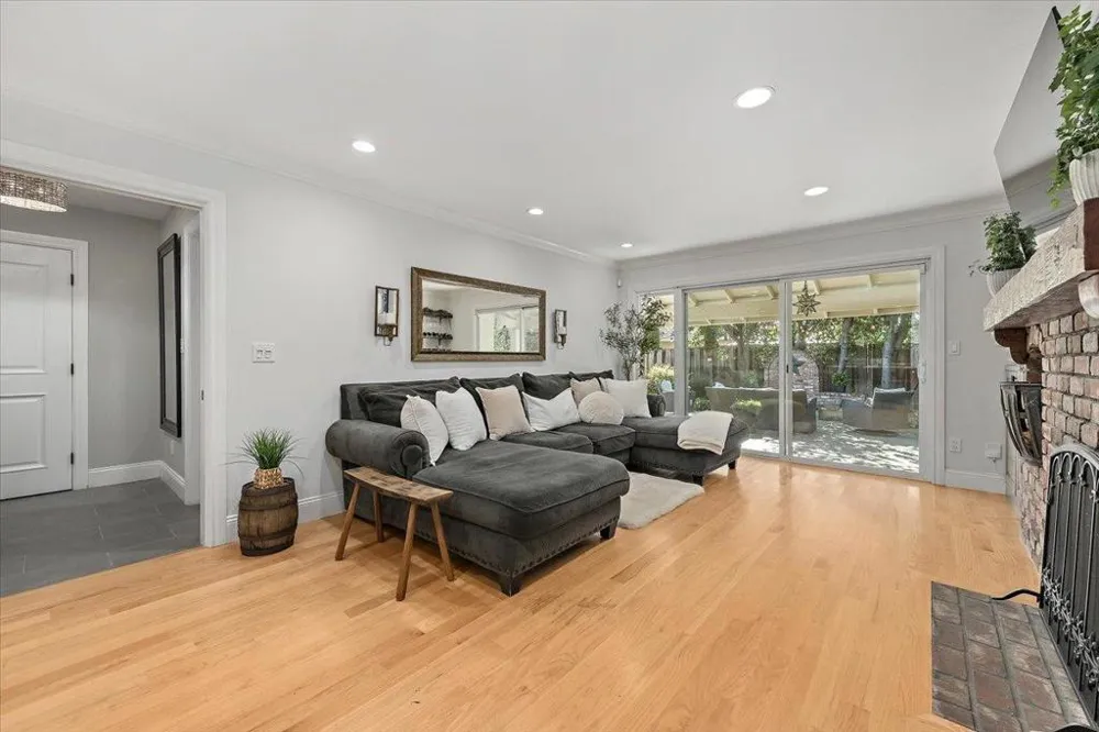 1722 Sweetbriar Drive San Jose, CA 95125