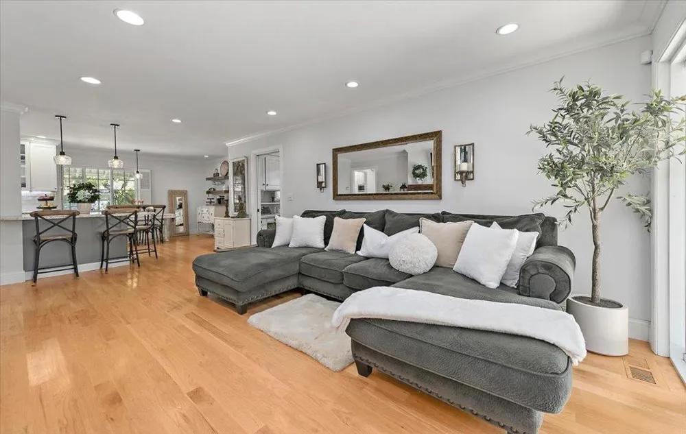 1722 Sweetbriar Drive San Jose, CA 95125