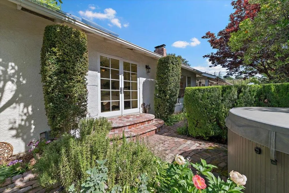 1722 Sweetbriar Drive San Jose, CA 95125