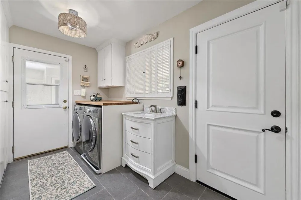1722 Sweetbriar Drive San Jose, CA 95125