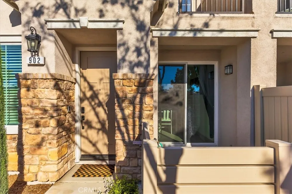 41976 Isadora #902 Murrieta, CA 92562