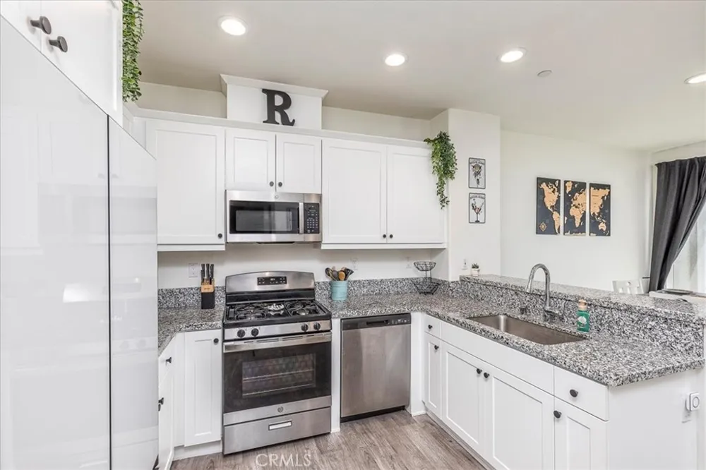 41976 Isadora #902 Murrieta, CA 92562