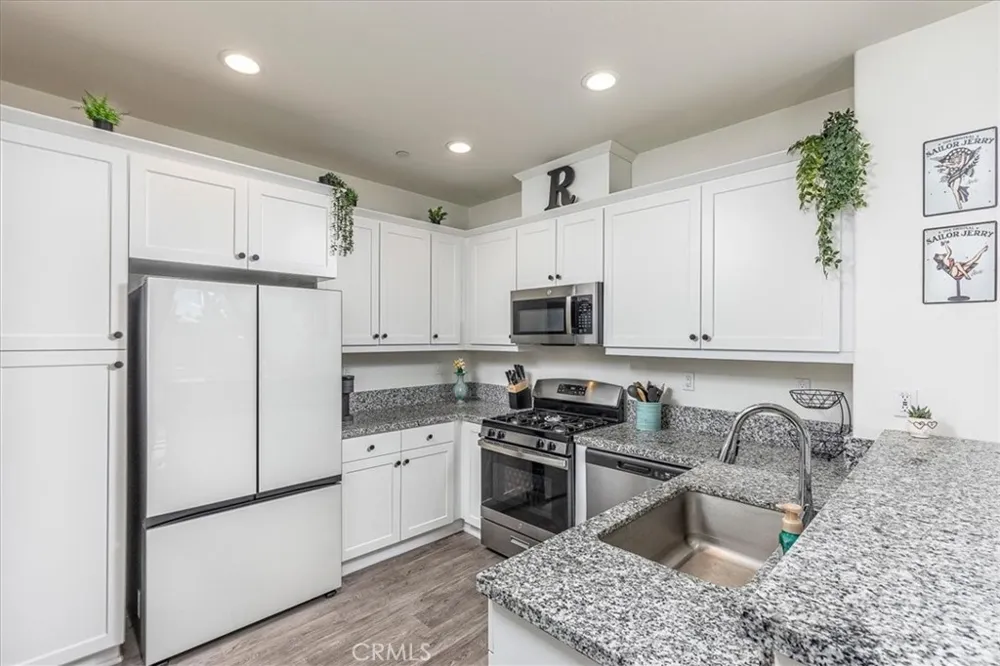 41976 Isadora #902 Murrieta, CA 92562