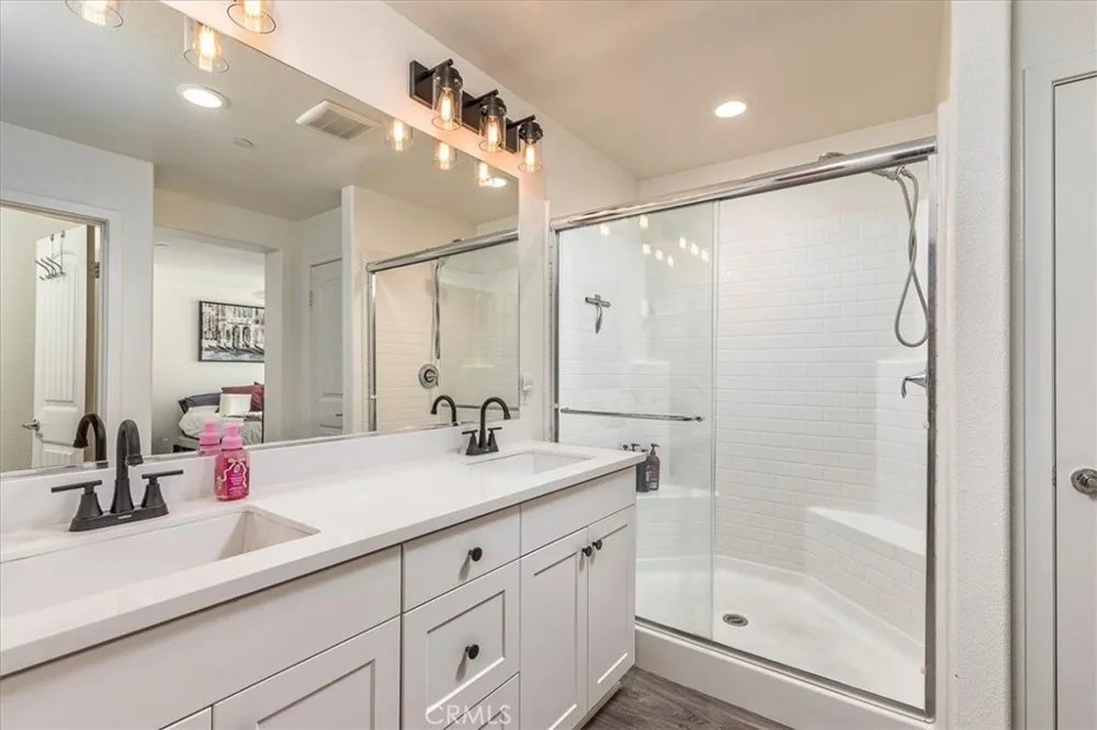 41976 Isadora #902 Murrieta, CA 92562