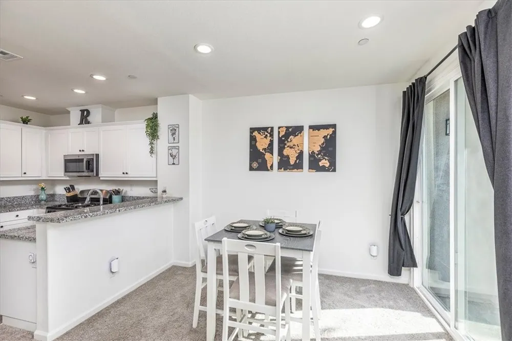 41976 Isadora #902 Murrieta, CA 92562