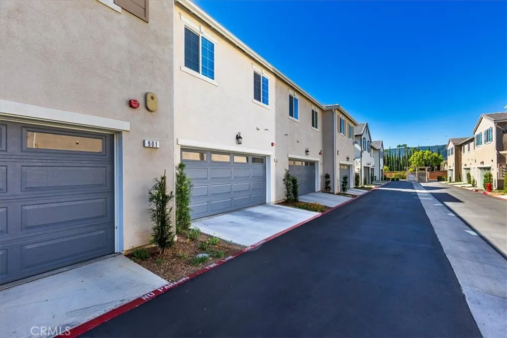41976 Isadora #902 Murrieta, CA 92562