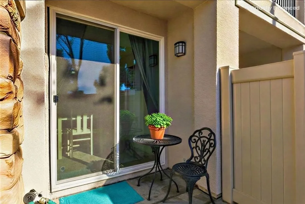 41976 Isadora #902 Murrieta, CA 92562