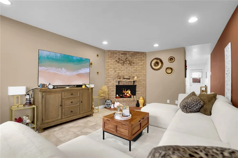 1795 W Glenoaks Avenue Anaheim, CA 92801