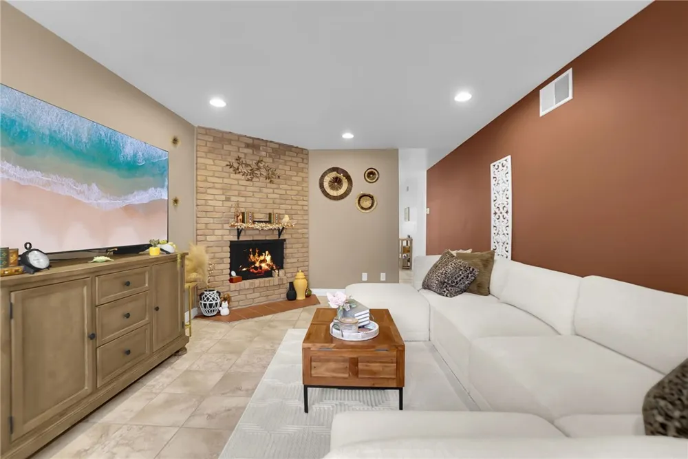 1795 W Glenoaks Avenue Anaheim, CA 92801