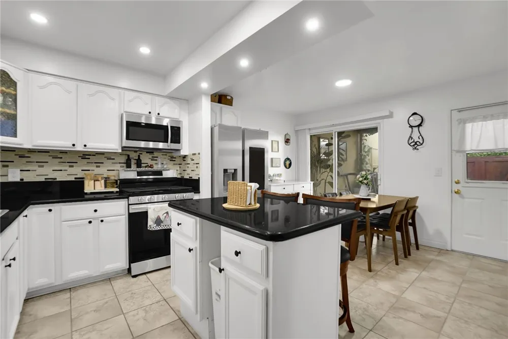 1795 W Glenoaks Avenue Anaheim, CA 92801