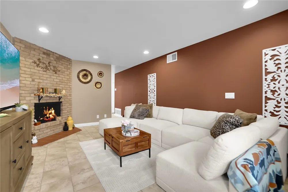 1795 W Glenoaks Avenue Anaheim, CA 92801