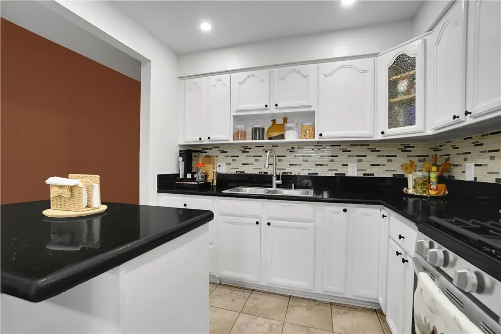 1795 W Glenoaks Avenue Anaheim, CA 92801