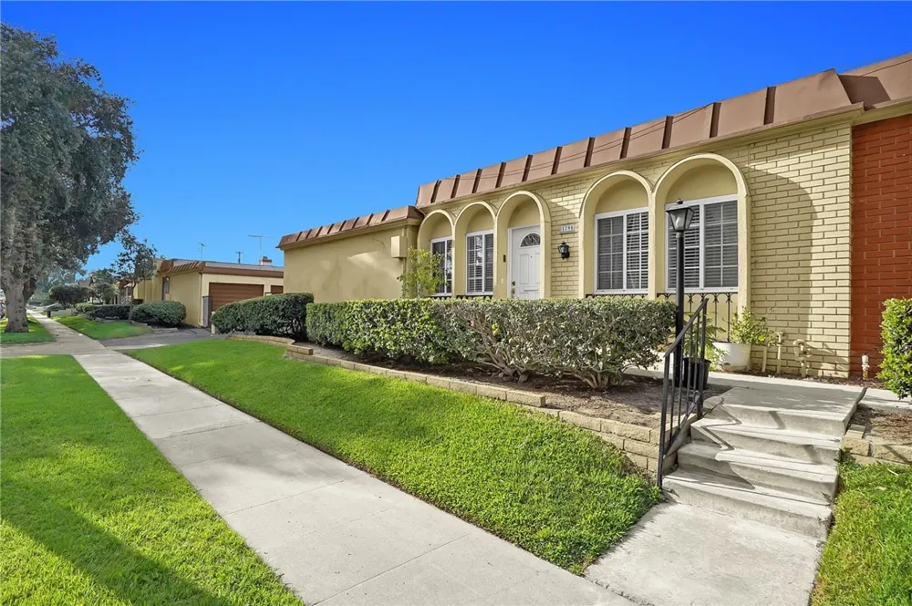 1795 W Glenoaks Avenue Anaheim, CA 92801