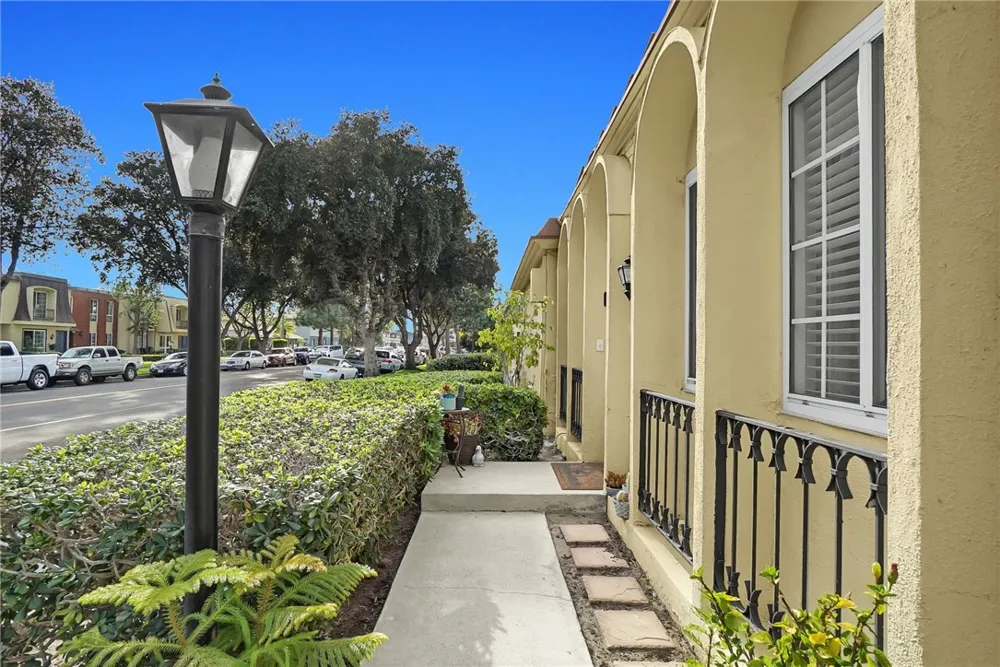1795 W Glenoaks Avenue Anaheim, CA 92801