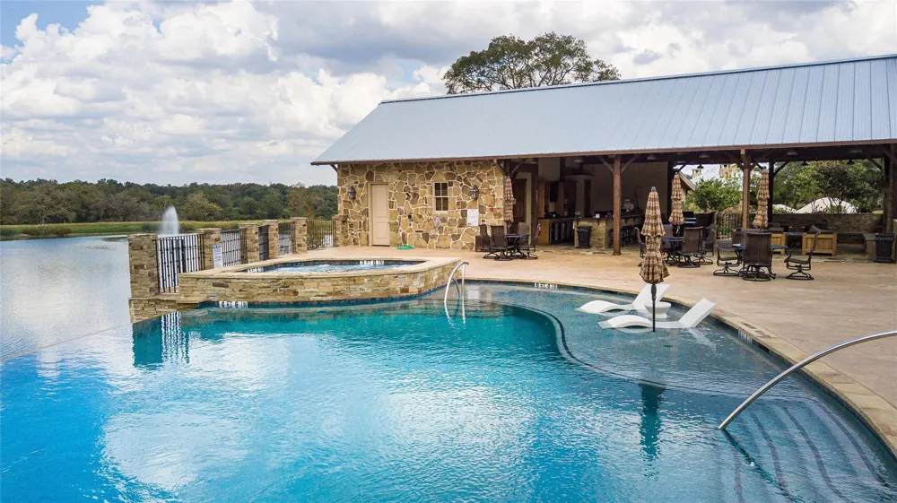 31 Mallard Lane Columbus, TX 78934