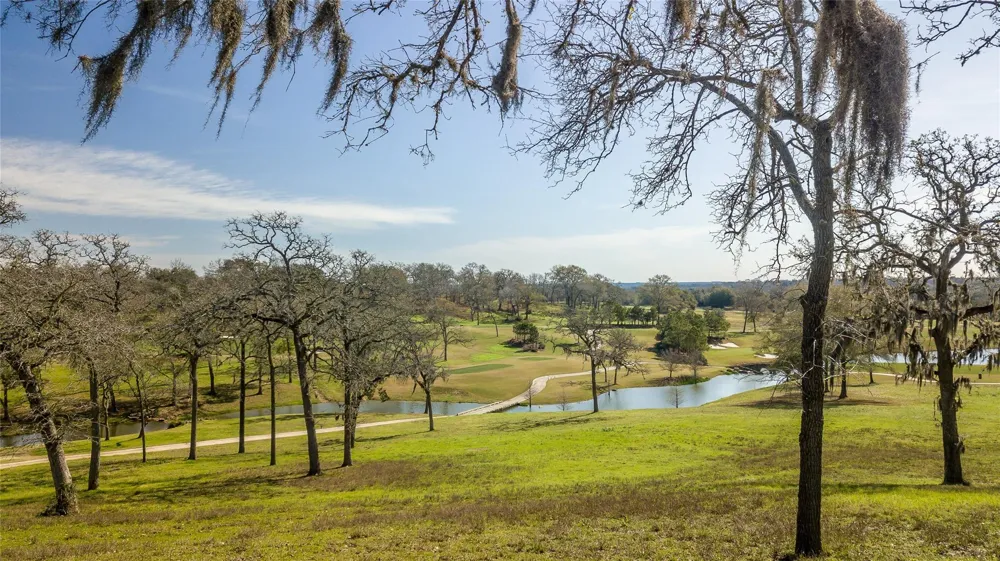 31 Mallard Lane Columbus, TX 78934