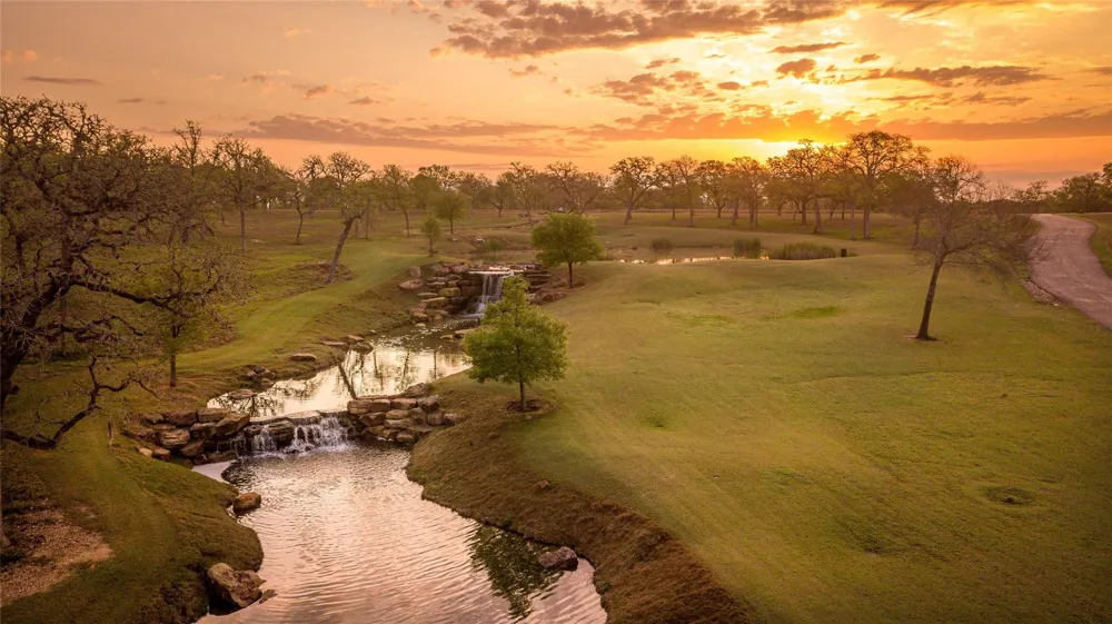 31 Mallard Lane Columbus, TX 78934