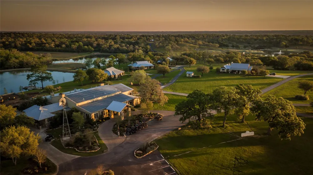 31 Mallard Lane Columbus, TX 78934