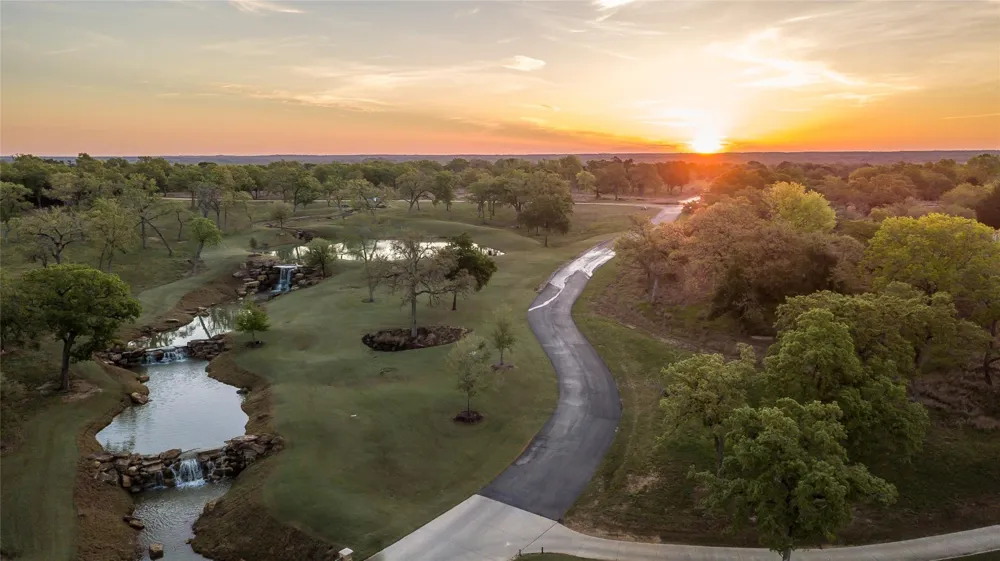 31 Mallard Lane Columbus, TX 78934